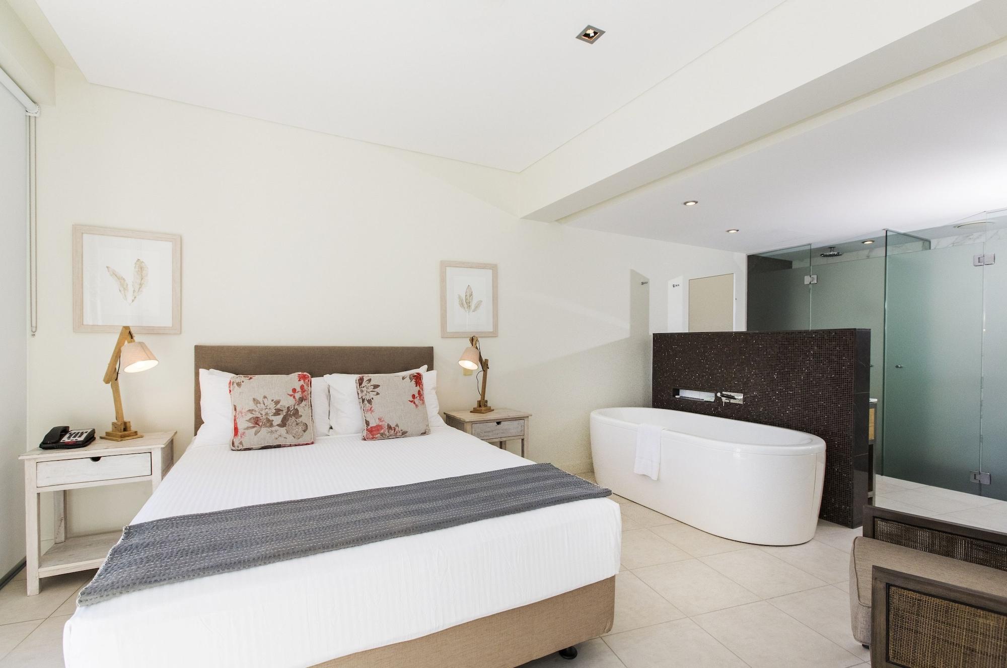 페퍼스 블루 온 블루 리조트 마그네틱 아일랜드 넬리베이 외부 사진 A bedroom at the hotel