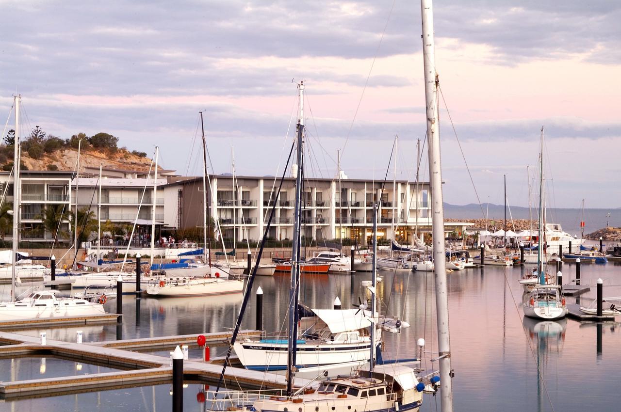 페퍼스 블루 온 블루 리조트 마그네틱 아일랜드 넬리베이 외부 사진 The Marina at sunset