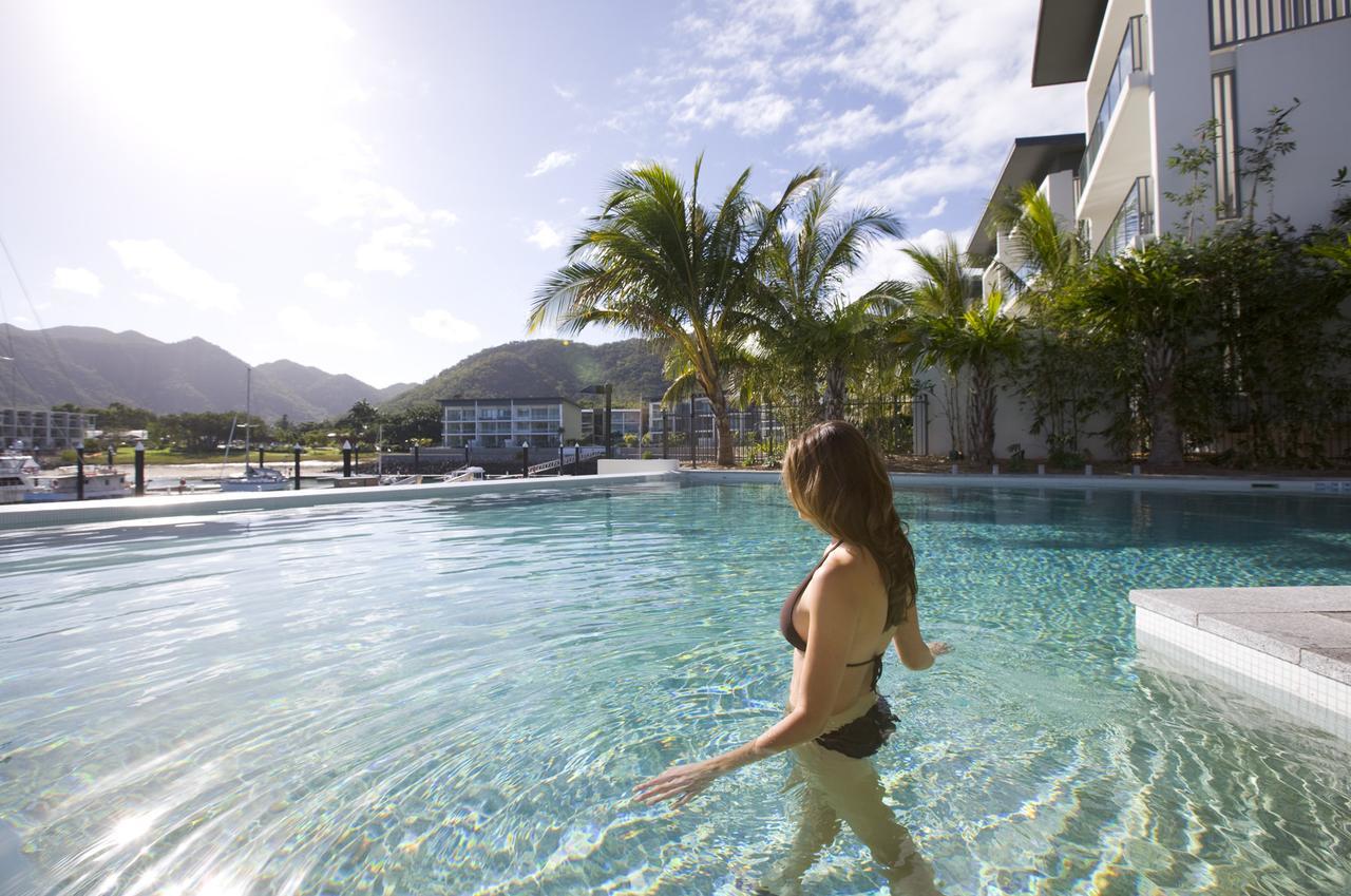 페퍼스 블루 온 블루 리조트 마그네틱 아일랜드 넬리베이 외부 사진 Infinity pool at Peppers Beach Club Resort, Port Douglas, Queensland, Australia