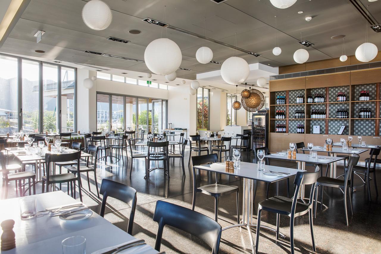 페퍼스 블루 온 블루 리조트 마그네틱 아일랜드 넬리베이 외부 사진 The interior of the restaurant