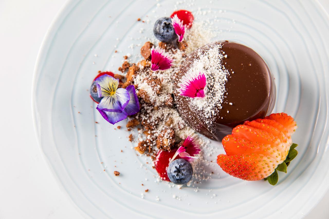 페퍼스 블루 온 블루 리조트 마그네틱 아일랜드 넬리베이 외부 사진 A chocolate dessert